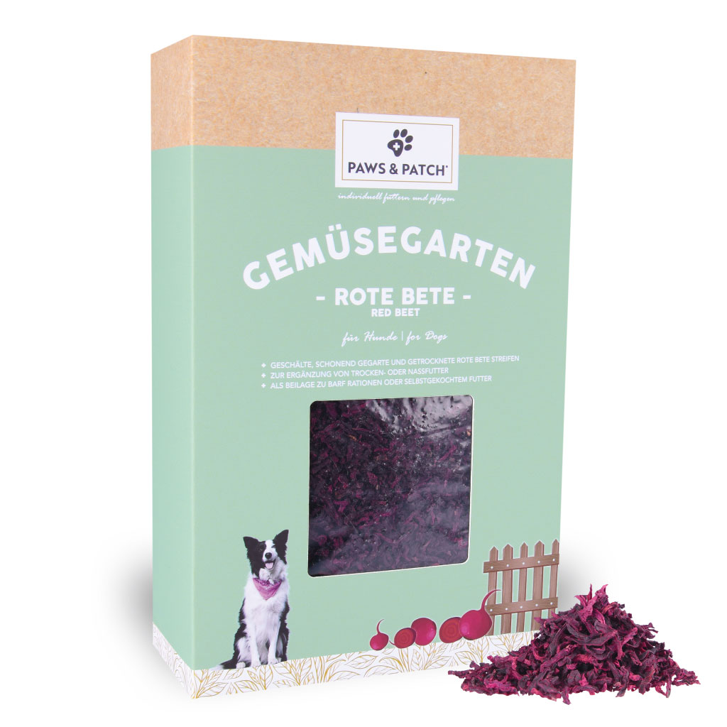 Hellgründe Verpackung aus Pappe mit Sichtfenster, das Rote Betestreifen zeigt - davor ein Häufchen ausgepackte Rote Bete Streifen
