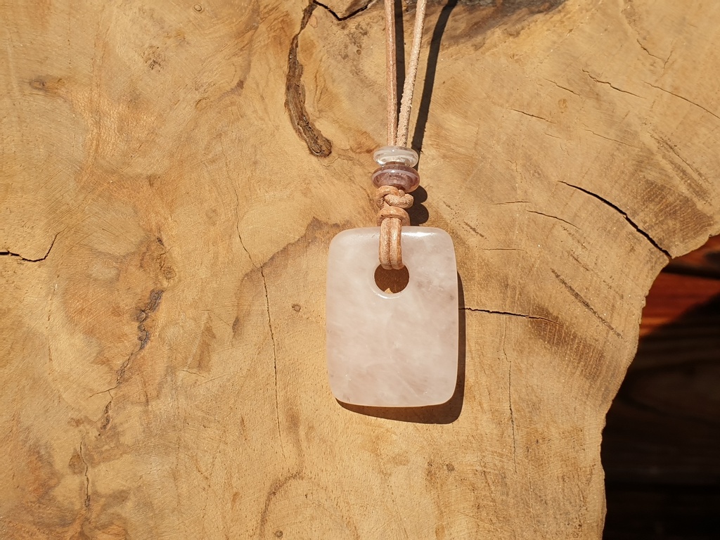 Rosenquarz Lederkette