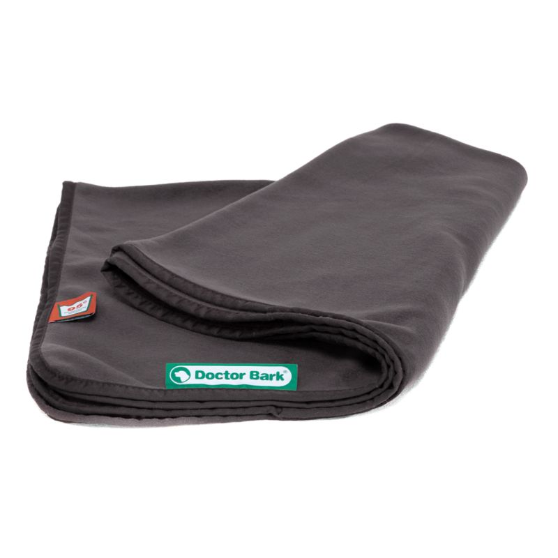 Graue Fleecedecke gefaltet mit Hinweis auf weitere Farben