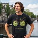 Mann in schwarzem T-Shirt mit Druck eines Fahrrades aus Zweigen und Blättern